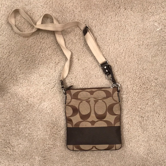 Coach crossbody with large C pattern. Like new - Picture 1 of 3